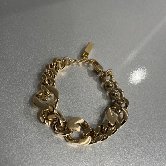 Givenchy Gold G Chain Bracelet - NEW WITH TAGS - Picture 8 of 16